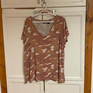 Tahari 1X Pink Camo T-shirt